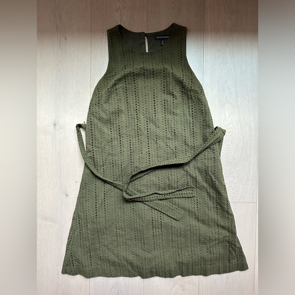 Banana Republic Green Eyelet Shift Dress with belt